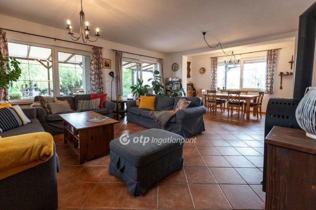 Eladó családi ház, Lovason 154.9 M Ft, 4 szobás