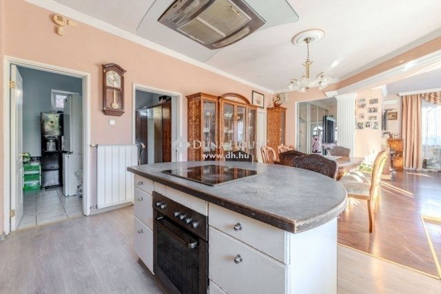 Eladó családi ház, Veresegyházon 157 M Ft, 6 szobás