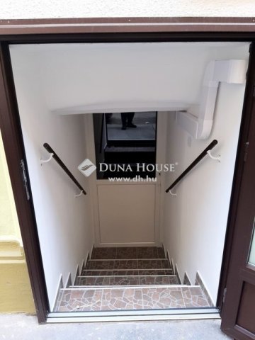 Eladó téglalakás, Budapesten, VI. kerületben 73 M Ft, 2 szobás