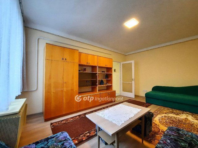 Eladó téglalakás, Szolnokon 33.9 M Ft, 1 szobás