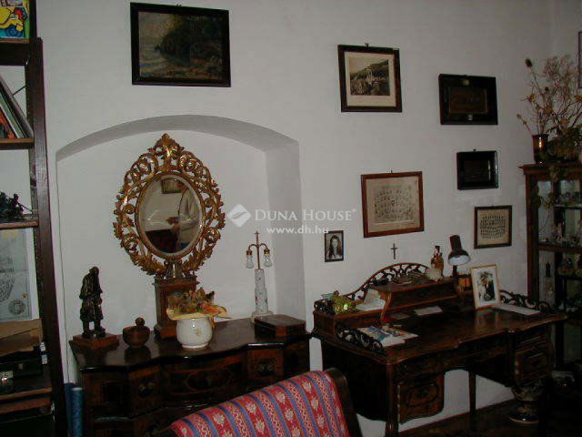 Eladó családi ház, Pécsett 110 M Ft, 4 szobás