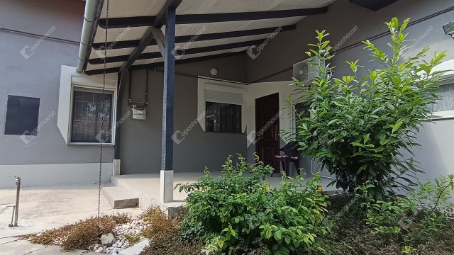 Eladó családi ház, Röszkén 52 M Ft, 3 szobás