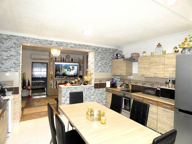 Eladó családi ház, Törökszentmiklóson 40 M Ft, 3 szobás