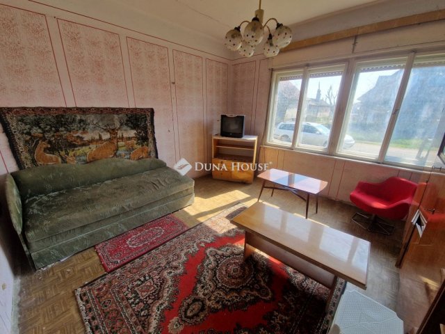 Eladó családi ház, Bátaszéken 15.9 M Ft, 2 szobás