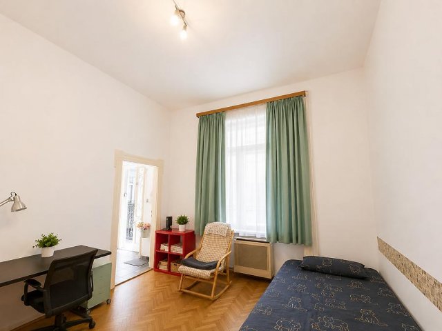 Eladó téglalakás, Budapesten, V. kerületben, Váci utcában