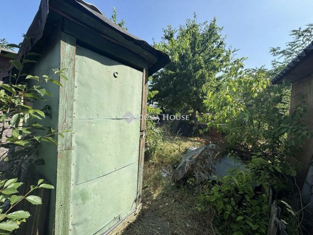 Eladó családi ház, Szigetszentmiklóson 18 M Ft, 2 szobás
