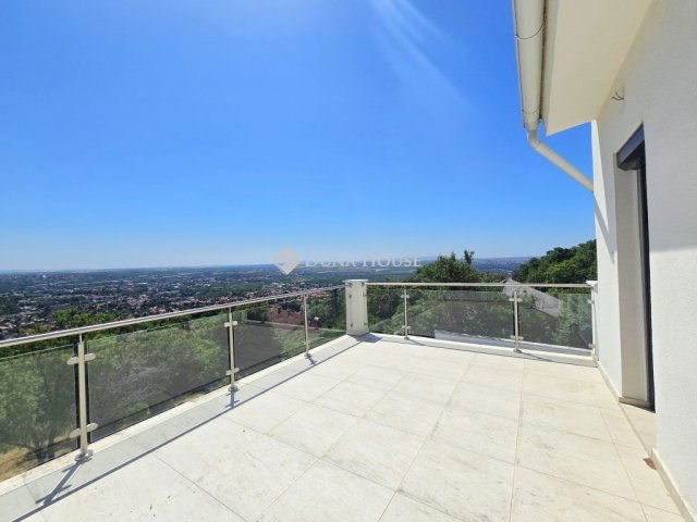 Eladó ikerház, Pécsett 139.9 M Ft, 4 szobás