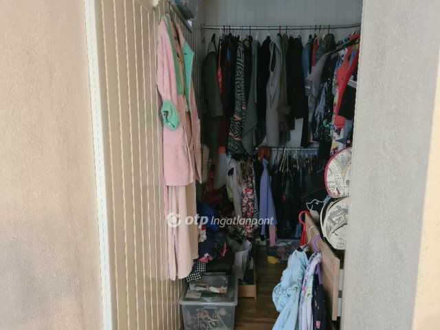 Eladó családi ház, Diósdon 350 M Ft, 6 szobás