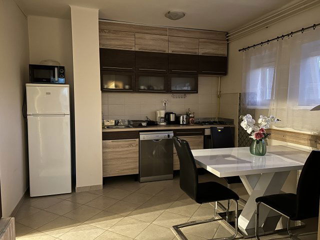 Kiadó panellakás, albérlet, Debrecenben, Dóczy József utcában