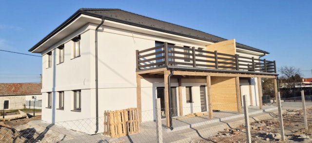 Eladó téglalakás, Cegléden 63 M Ft, 4 szobás