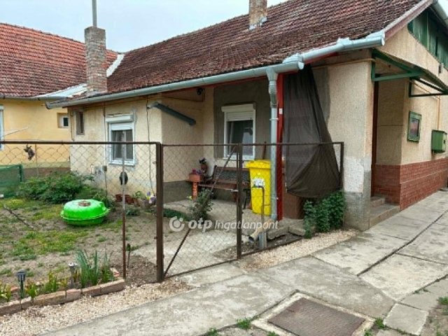 Eladó családi ház, Mezőkovácsházán 8 M Ft, 2 szobás
