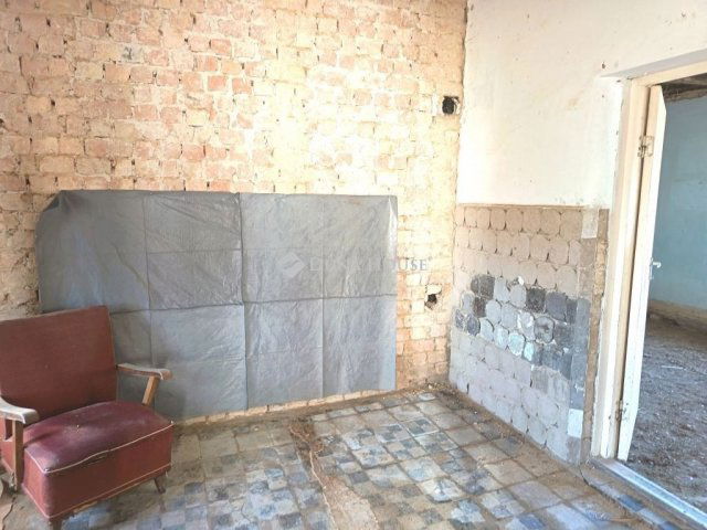 Eladó családi ház, Újkéren 21.5 M Ft, 2 szobás