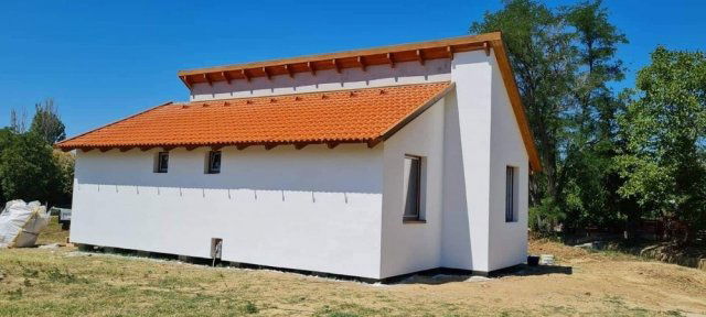 Eladó családi ház, Komáromban 24.9 M Ft, 2 szobás