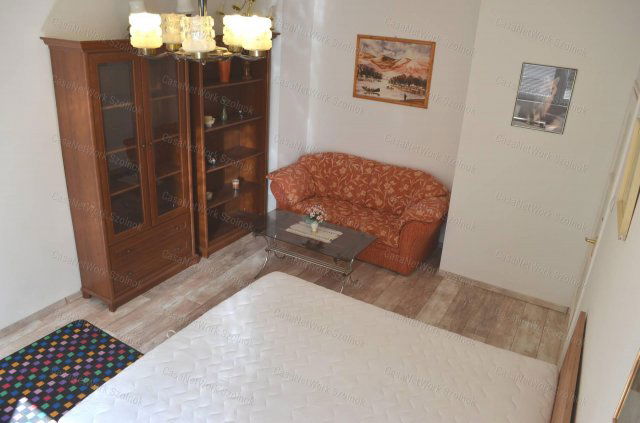 Eladó téglalakás, Szolnokon 36.5 M Ft, 2 szobás