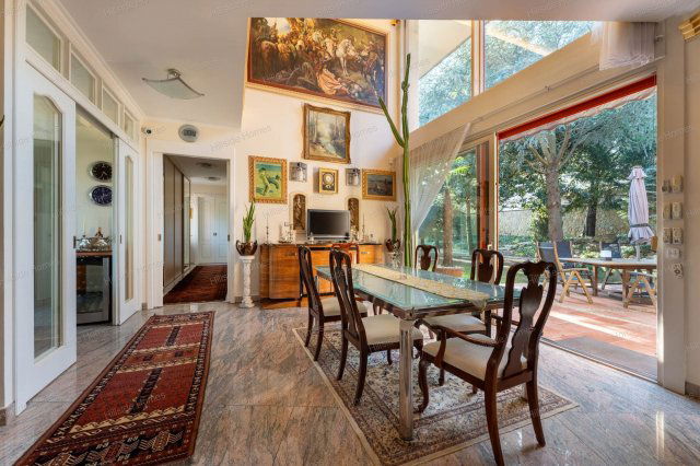 Eladó családi ház, Budapesten, II. kerületben 699.9 M Ft