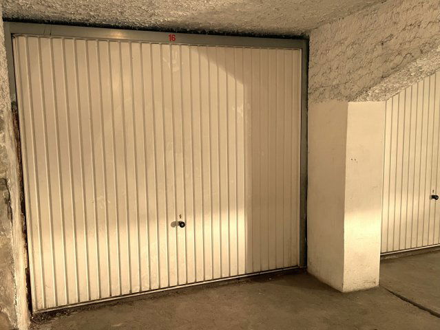 Kiadó garázs, Kaposváron, Fő utcában 28 E Ft / hó