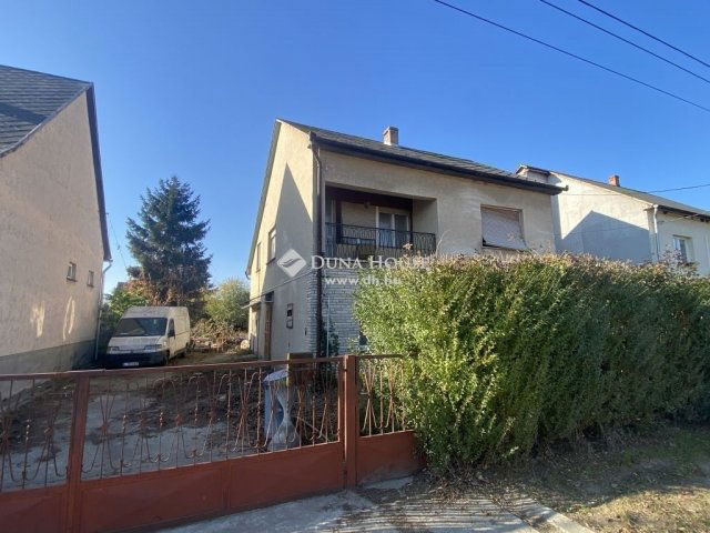 Eladó családi ház, Süttőn 39.9 M Ft, 4 szobás