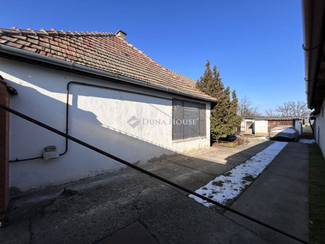 Eladó családi ház, Csávolyon 8 M Ft, 3 szobás
