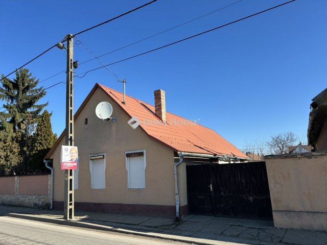 Eladó családi ház, Decsen 9.9 M Ft, 3 szobás