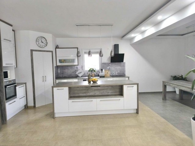 Eladó családi ház, Szombathelyen 159 M Ft, 4 szobás