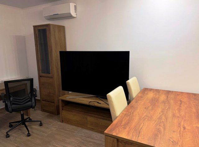 Kiadó téglalakás, albérlet, Pécsett, Megyeri téren, 2 szobás