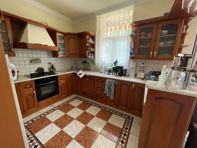 Eladó családi ház, Budapesten, XV. kerületben 200 M Ft, 7 szobás