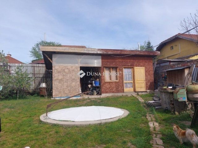 Eladó családi ház, Pécelen 60 M Ft, 2 szobás
