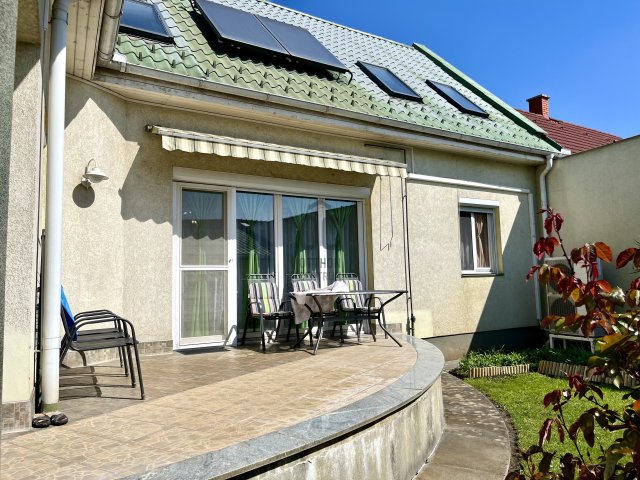 Eladó családi ház, Kiskunfélegyházán 128.5 M Ft, 5 szobás