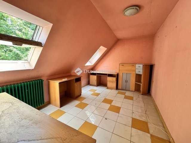 Eladó családi ház, Vácon 89.9 M Ft, 5 szobás