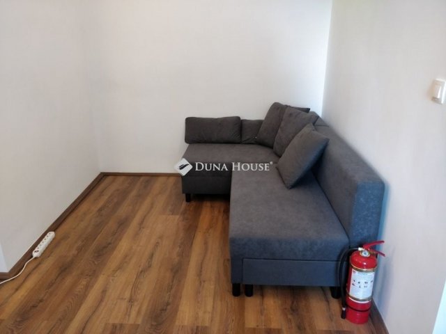 Kiadó téglalakás, albérlet, Pécsett 130 E Ft / hó, 2 szobás