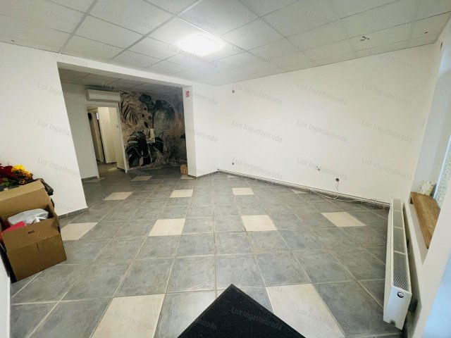 Kiadó üzlethelyiség, Komáromban 170 E Ft / hó, 1 szobás