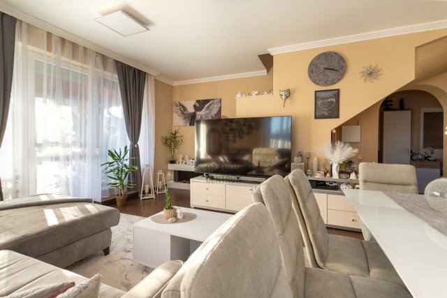 Eladó ikerház, Nagytarcsán 126 M Ft, 4 szobás