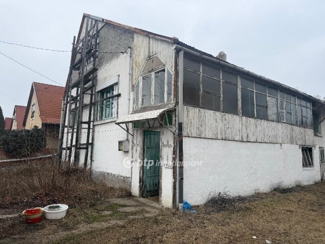 Eladó családi ház, Szirmabesenyőn 31 M Ft, 3 szobás