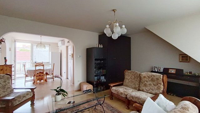 Eladó téglalakás, Szegeden 72 M Ft, 3 szobás