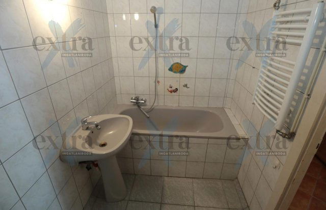 Eladó panellakás, Szegeden 61.9 M Ft, 3 szobás