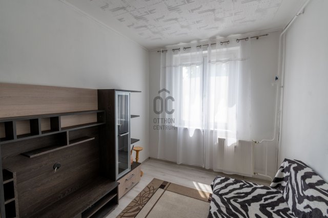 Eladó panellakás, Etyeken 66 M Ft, 4 szobás