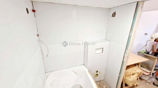 Eladó téglalakás, Budapesten, X. kerületben 48.4 M Ft, 1 szobás