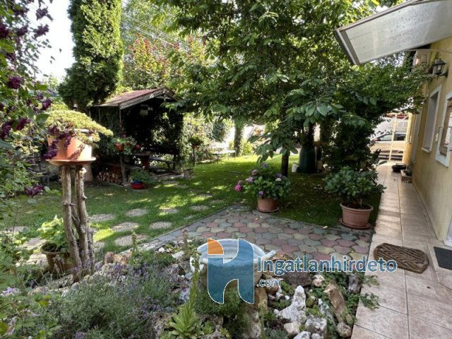 Eladó családi ház, Törökbálinton 345 M Ft, 8 szobás