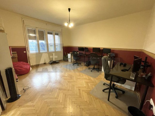 Eladó téglalakás, Szegeden 75 M Ft, 3 szobás
