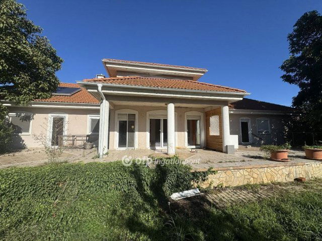 Eladó családi ház, Tiszafüreden 99 M Ft, 6 szobás