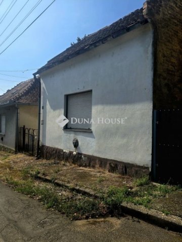 Eladó családi ház, Pécsett 19.9 M Ft, 5 szobás