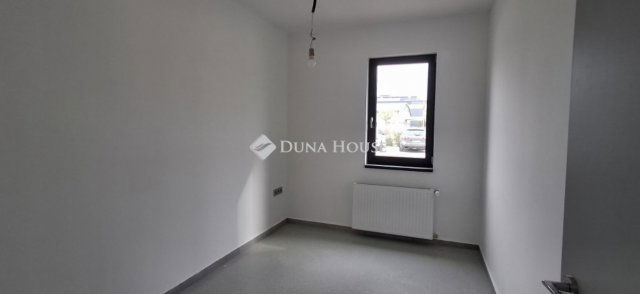 Kiadó téglalakás, albérlet, Taksonyon 250 E Ft / hó, 3 szobás