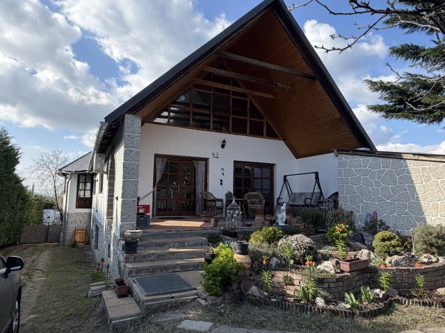 Eladó családi ház, Mogyoródon, Szadai úton 145 M Ft, 4 szobás