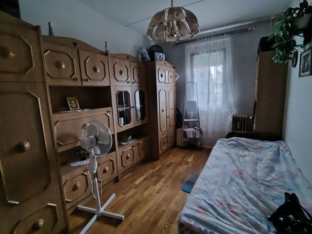 Eladó téglalakás, Pécsett 66 M Ft, 1+4 szobás