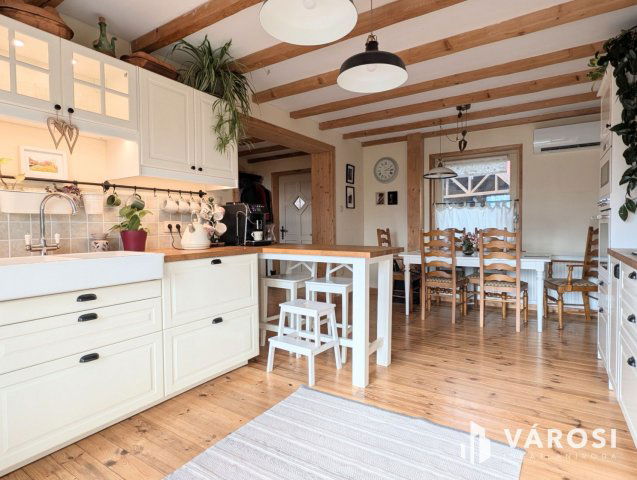 Eladó családi ház, Békéscsabán 115 M Ft, 4 szobás