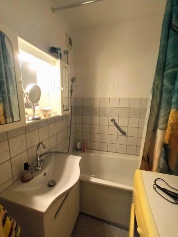 Eladó panellakás, Móron 46.9 M Ft, 3 szobás