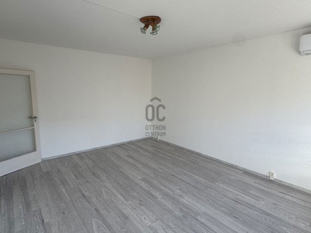 Eladó panellakás, Kecskeméten 35.9 M Ft, 1 szobás