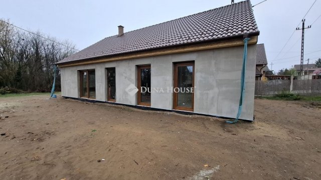 Eladó családi ház, Erdőkertesen 105 M Ft, 4 szobás