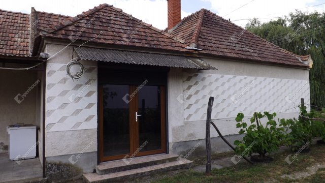 Eladó családi ház, Nemesgörzsönyön 26 M Ft, 4 szobás
