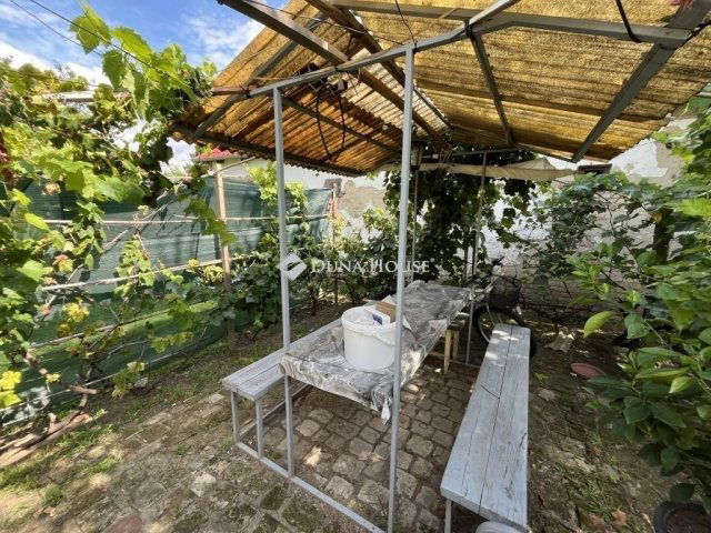 Eladó családi ház, Cecén 23.5 M Ft, 3 szobás